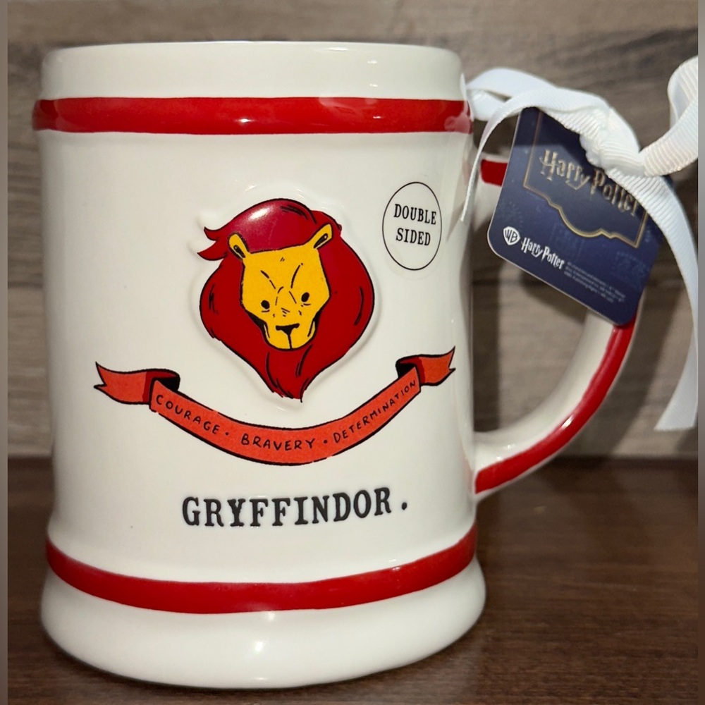 Super Cute  🥰 Rae Dunn x Harry Potter ceramic coffee mug GRYFFINDOR - NEW